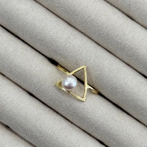 Pearl Triangle Ring / 925 Sterling Silver