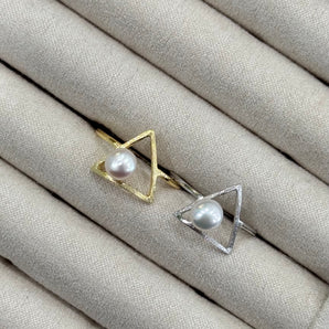 Pearl Triangle Ring / 925 Sterling Silver