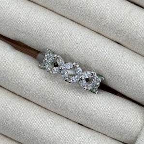 Lucy Ring / 925 Sterling Silver